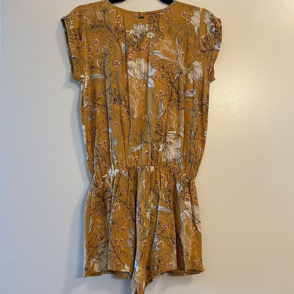 O’Neill Printed Tie Front Romper, Small, NWOT - Picture 7 of 8